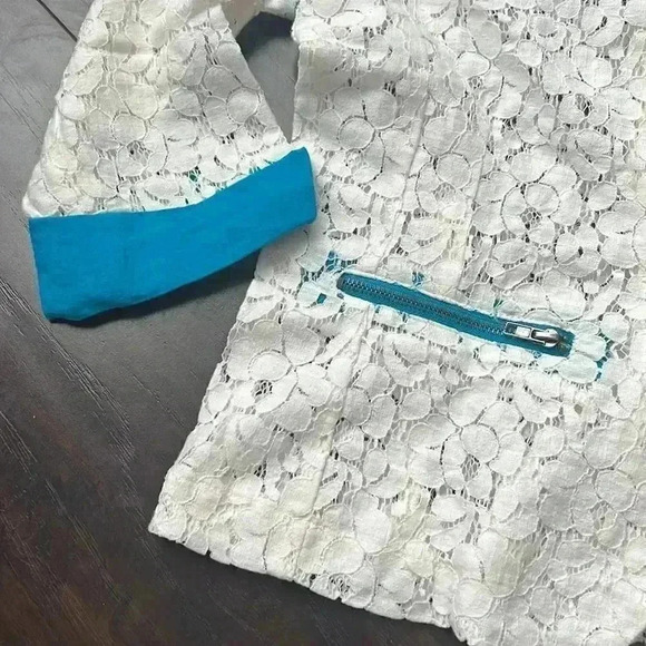 🌸4/$30🌸material Girl | White lace with blue hem pull over jacket - Picture 3 of 8
